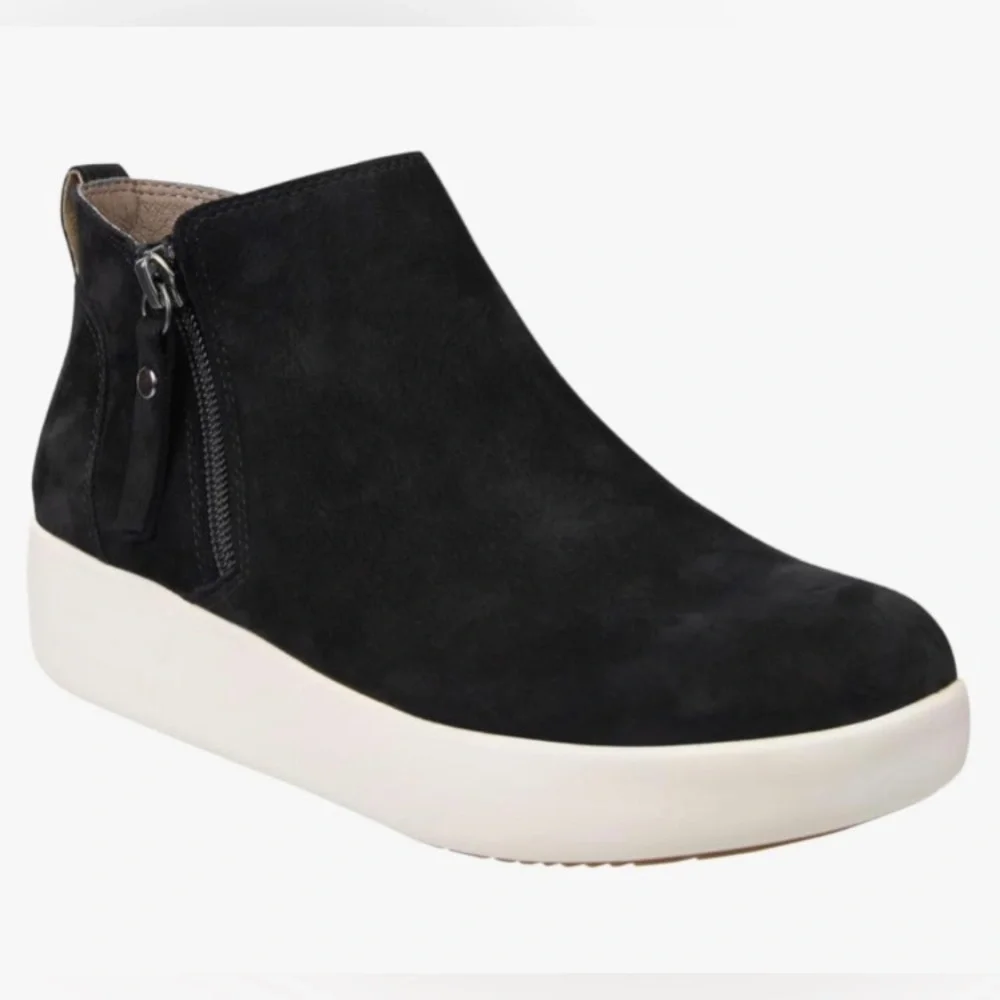 OTBT Astrid Sneaker ￼ Ankle Bootie Size 9 Ebony, Black‎ Side Zip Women’s